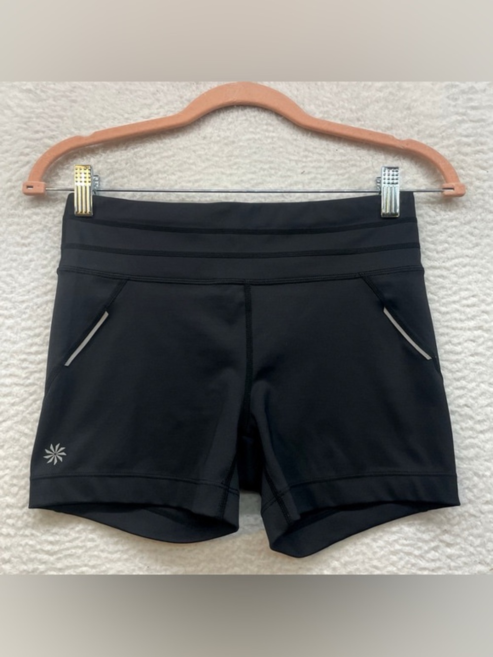 Athleta Cross It Shortie Black Short Biker Shorts Fitted Women’s size Medium